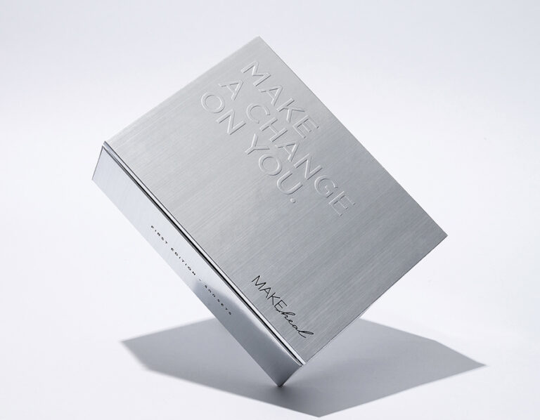 Luxurious metallized corporate gift boxes for promotional events
